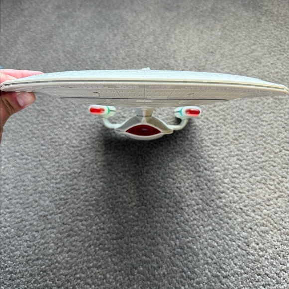 1992 Paramount Pictures-Playmates Star Trek USS Enterprise NCC-1701-D - Picture 3 of 7